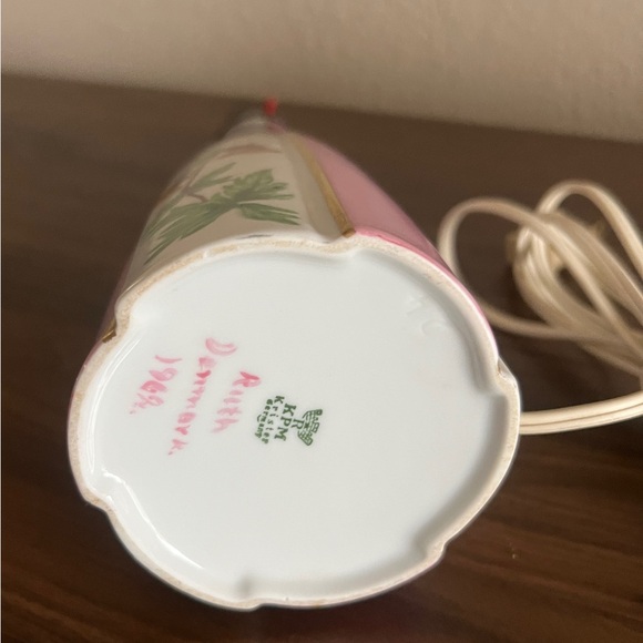 KMP Kristen Germany China 1969 Floral Pink and White Table Lamp - Picture 3 of 3